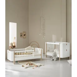 Oliver Furniture, Wood Mini+ Crib including Junior Kit – White/Oak